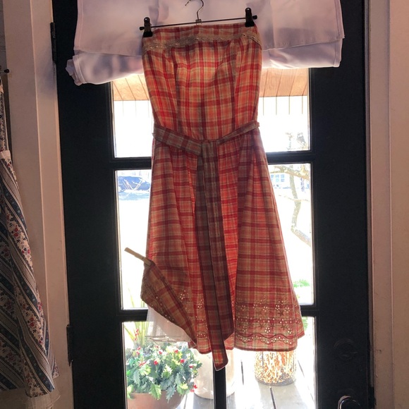 50ish style fit and flair strapless dress - Picture 4 of 14